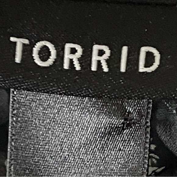 Torrid Sheer Skull Print Chiffon Blouse Short‎ Sleeve Button-Down XS/S Goth Emo - Picture 7 of 7